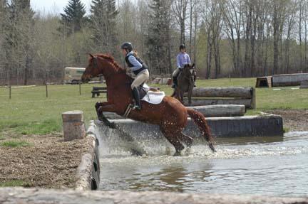 Tracy_on_Ernie_001.JPG - Tracy riding Ernie