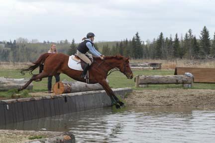 Tracy_on_Ernie_006.JPG - Tracy riding Ernie