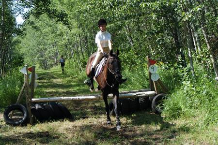 Kelsey_riding_cross_country.jpg - Kelsey riding Sly(?) on TP cross country course